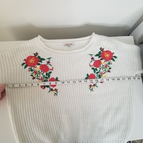 Angel Kiss White Knit Sweater with Embroidered Floral Details Size S - Picture 10 of 11